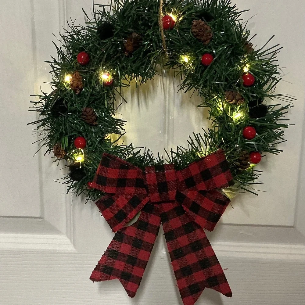Cute 8” lighted wreaths